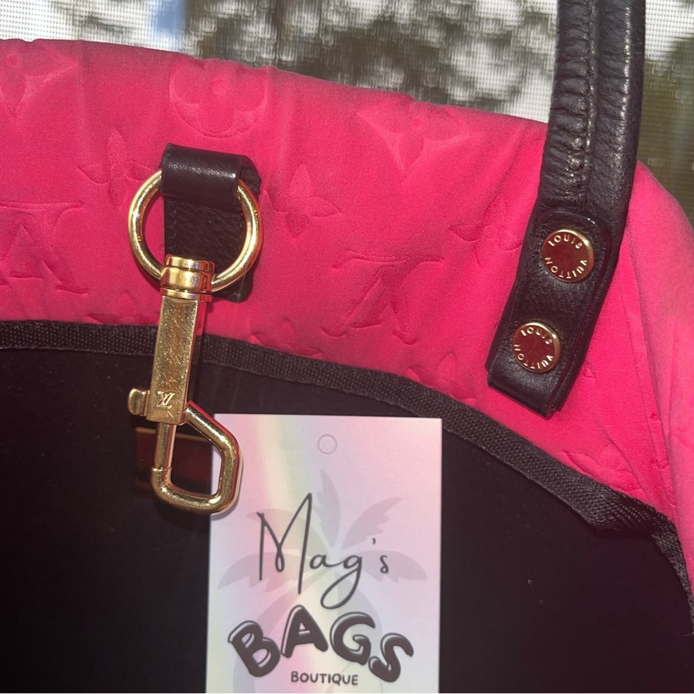 Louis Vuitton: Limited Edition Neoprene Scuba LV Monogram MM Tote Bag (Fuchsia) - Picture 15 of 17